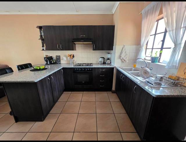 2 BEDROOM TOWNHOUSE FOR SALE IN GOLF PARK